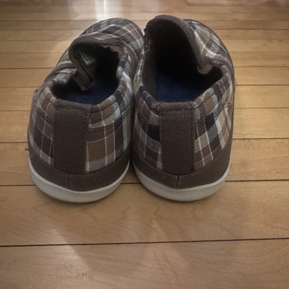 IZOD Men's Brown Plaid Slip-On Shoes - Picture 6 of 8